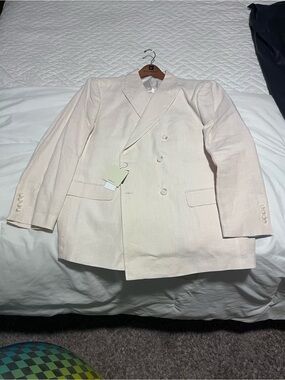Men's Double-Breasted Cream Linen suit.